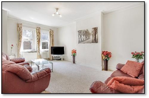122c Chase Side, Enfield, EN2
