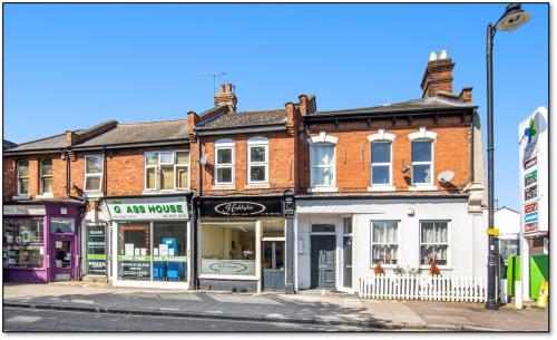 122c Chase Side, Enfield, EN2