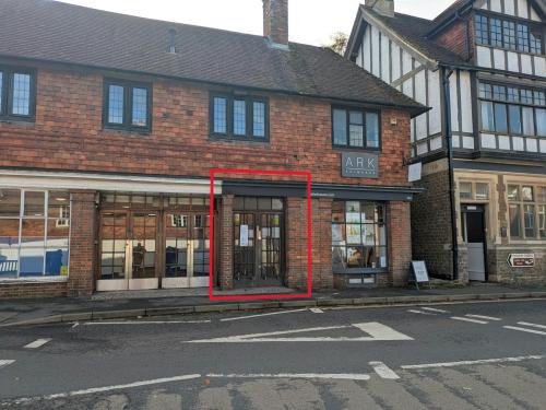 Kiosk Unit, 14 High Street, Haslemere, GU27
