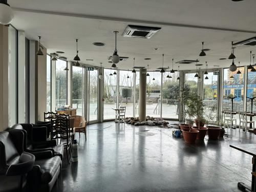 Unit 12, 8 Kew Bridge Road, Kew Bridge, Brentford, TW8