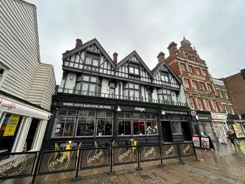 O'Neill's, 5 The Town, Enfield, EN2