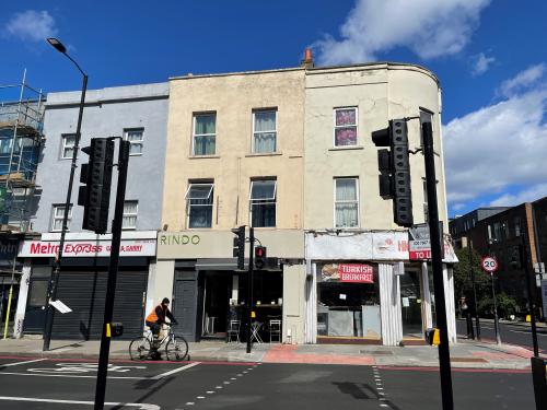 136 Holloway Road, Highbury, London, N7