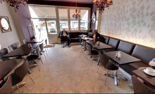 Finchley Road, Temple Fortune, London, NW11