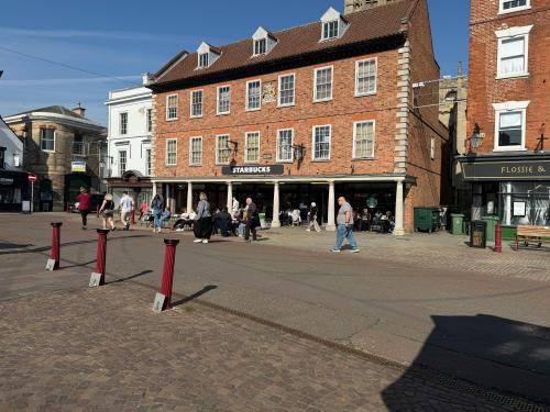 17-18 Market Place, Newark, NG24