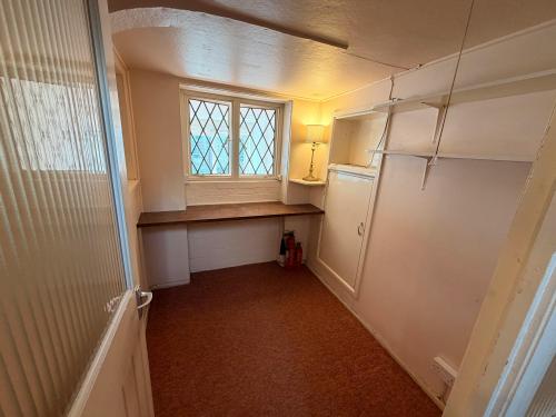 2 Church Street, Storrington, RH20