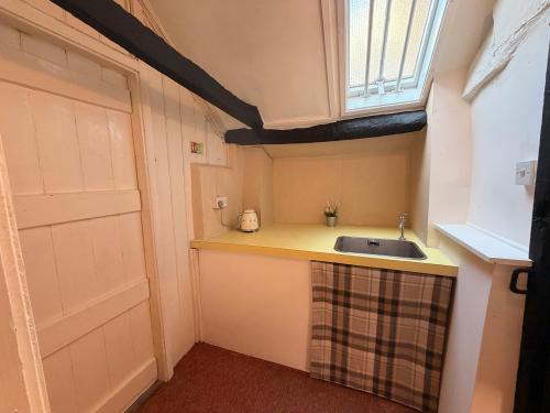 2 Church Street, Storrington, RH20