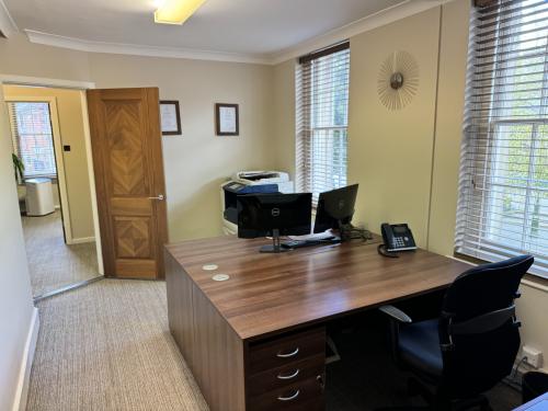 43-44 Carfax, Horsham, RH12