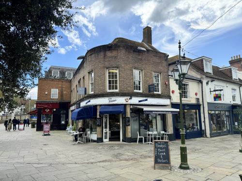 43-44 Carfax, Horsham, RH12