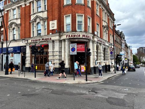 42 KILBURN HIGH ROAD, Kilburn, LONDON, NW6