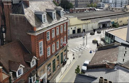 1 The Broadway, Woking, GU21