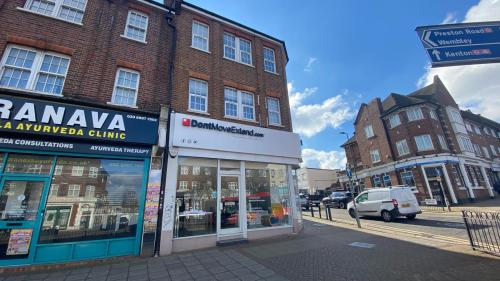 195 Kenton Road, Harrow, HA3