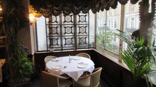 Kensington, London, W8