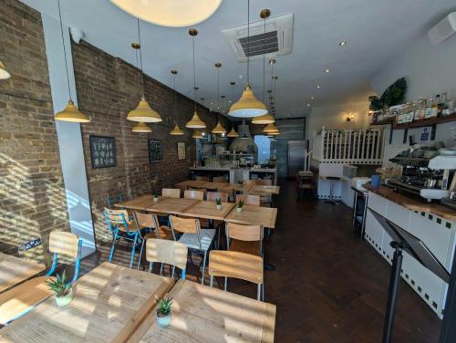 65 Balham High Road, Balham, London, SW12
