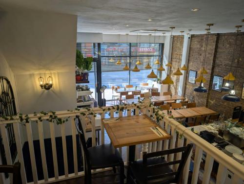 65 Balham High Road, Balham, London, SW12