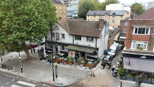 Queens Arms, 1 Kilburn High Road, Kilburn, London, NW6