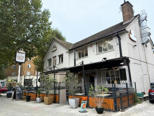 Queens Arms, 1 Kilburn High Road, Kilburn, London, NW6