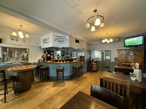 Queens Arms, 1 Kilburn High Road, Kilburn, London, NW6