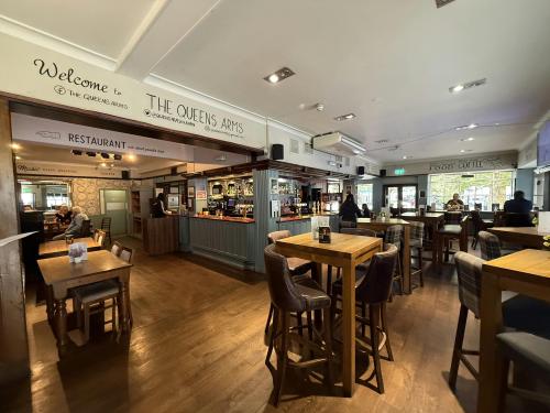 Queens Arms, 1 Kilburn High Road, Kilburn, London, NW6
