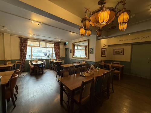 Queens Arms, 1 Kilburn High Road, Kilburn, London, NW6