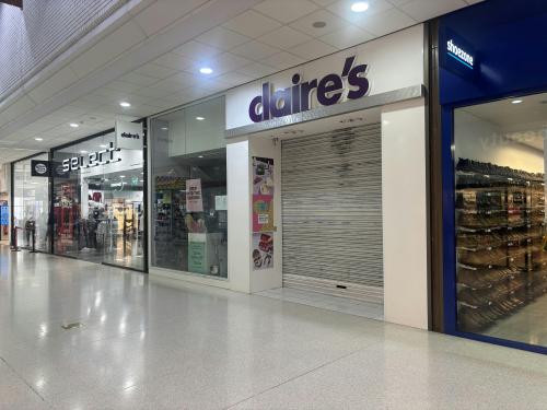 Unit 20/21, The Pavilions Shopping Centre, Waltham Cross, EN8