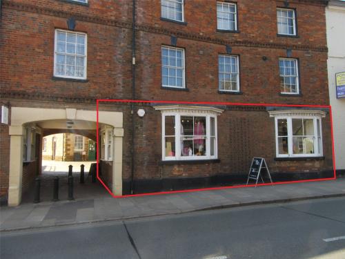 2 White Horse Yard, Towcester, NN12