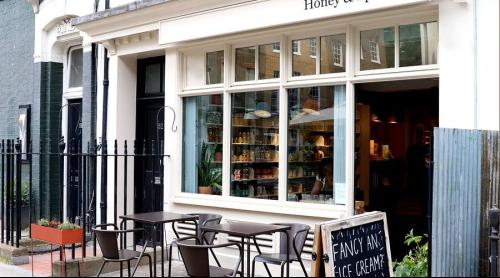 52 Warren Street, Fitzrovia, London, W1T