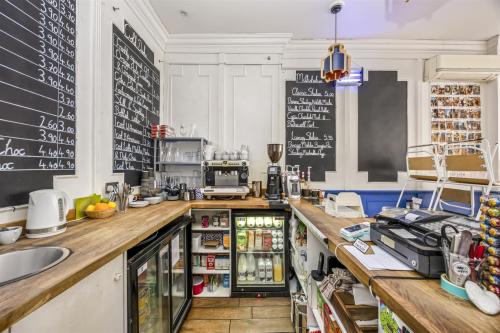 98 Goldstone Villas, Hove, BN3