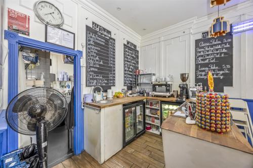 98 Goldstone Villas, Hove, BN3