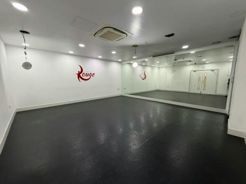 Unit 31, Beaufort Park, Aerodrome Road, Colindale, London, NW9