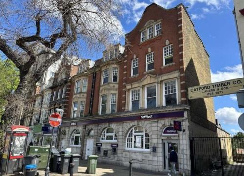 159 Rushey Green, Catford, London, SE6