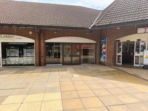 1, Chineham Shopping Centre, Chineham, Basingstoke, RG24