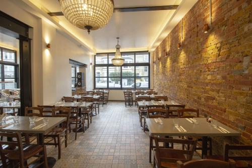 64 Battersea Rise, Clapham, London, SW11