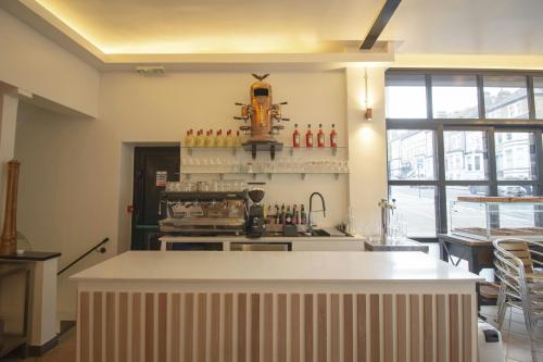 64 Battersea Rise, Clapham, London, SW11
