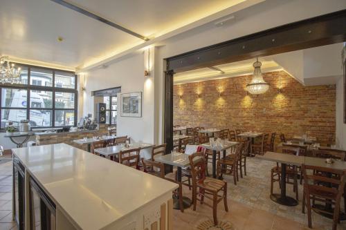 64 Battersea Rise, Clapham, London, SW11