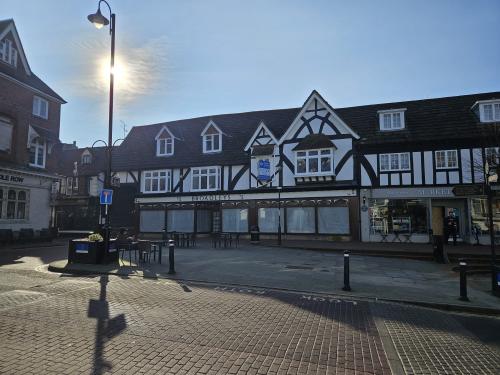 34-40 High Street, East Grinstead, RH19
