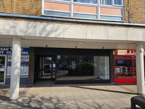 10 Furnace Parade, Crawley, RH10