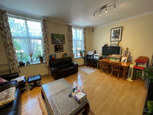6 Dartmouth Park Hill, Tufnell Park, London, NW5