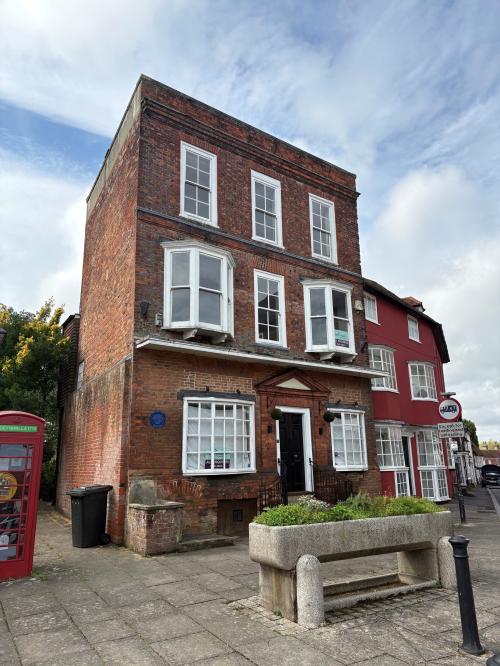 24 The Square, Petersfield, GU32