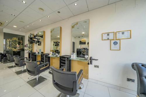 80 High Street, Ruislip, HA4