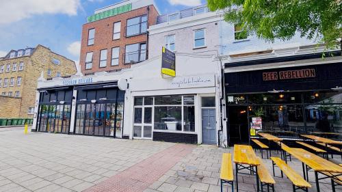 127 Queen's Road, Peckham, London, SE15