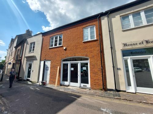 16 Castle Lane, Bedford, MK40