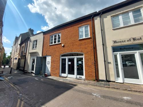 16 Castle Lane, Bedford, MK40