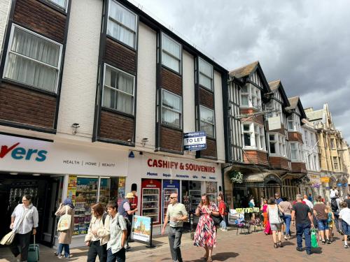 Unit 2, 32 High Street, Canterbury, CT1