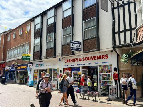 Unit 2, 32 High Street, Canterbury, CT1