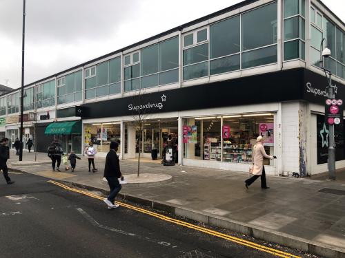 142, The Centre, High Street, Feltham, TW13