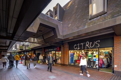 Unit 47, Palace Gardens Shopping Precinct, Enfield, EN2