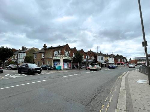 729 Garratt Lane, Earlsfield, London, SW17