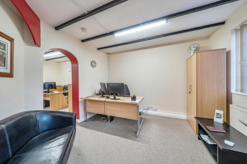 90 High Street, Sandhurst, GU47