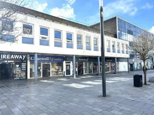 6 -10 Queensway, Crawley, RH10