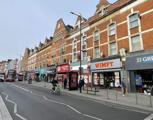 160 Streatham High Road, Streatham, London, SW16
